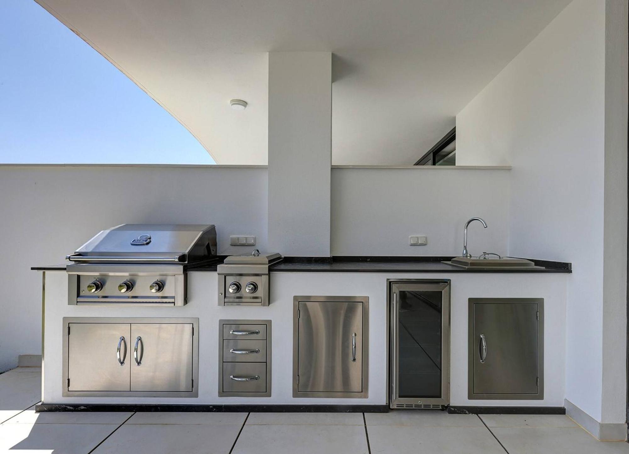 092 - Modern, Spacious El Higueron With Private Garden & Bbq * Malaga