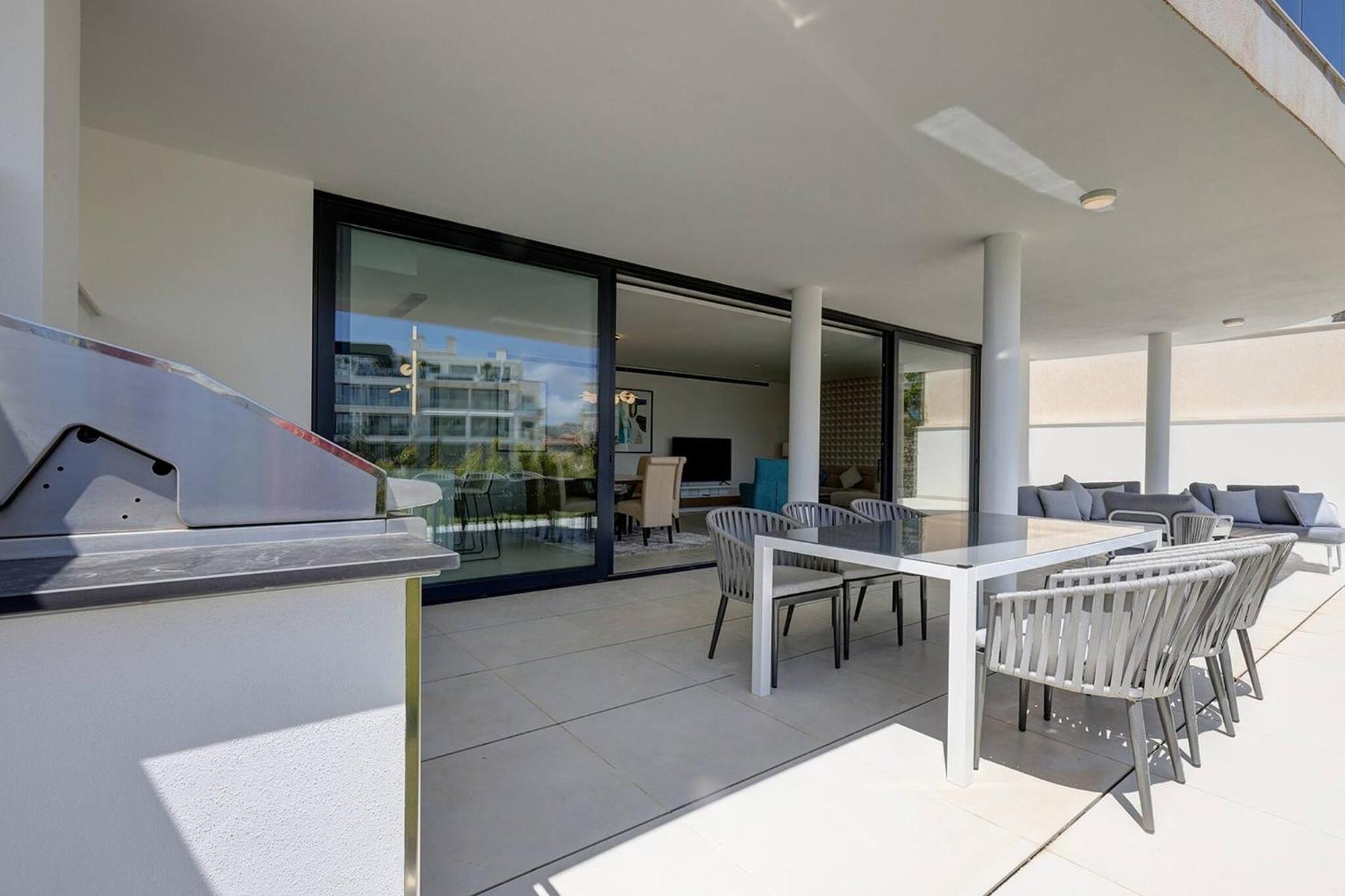 Apartment 092 - Modern, Spacious El Higueron With Private Garden & Bbq