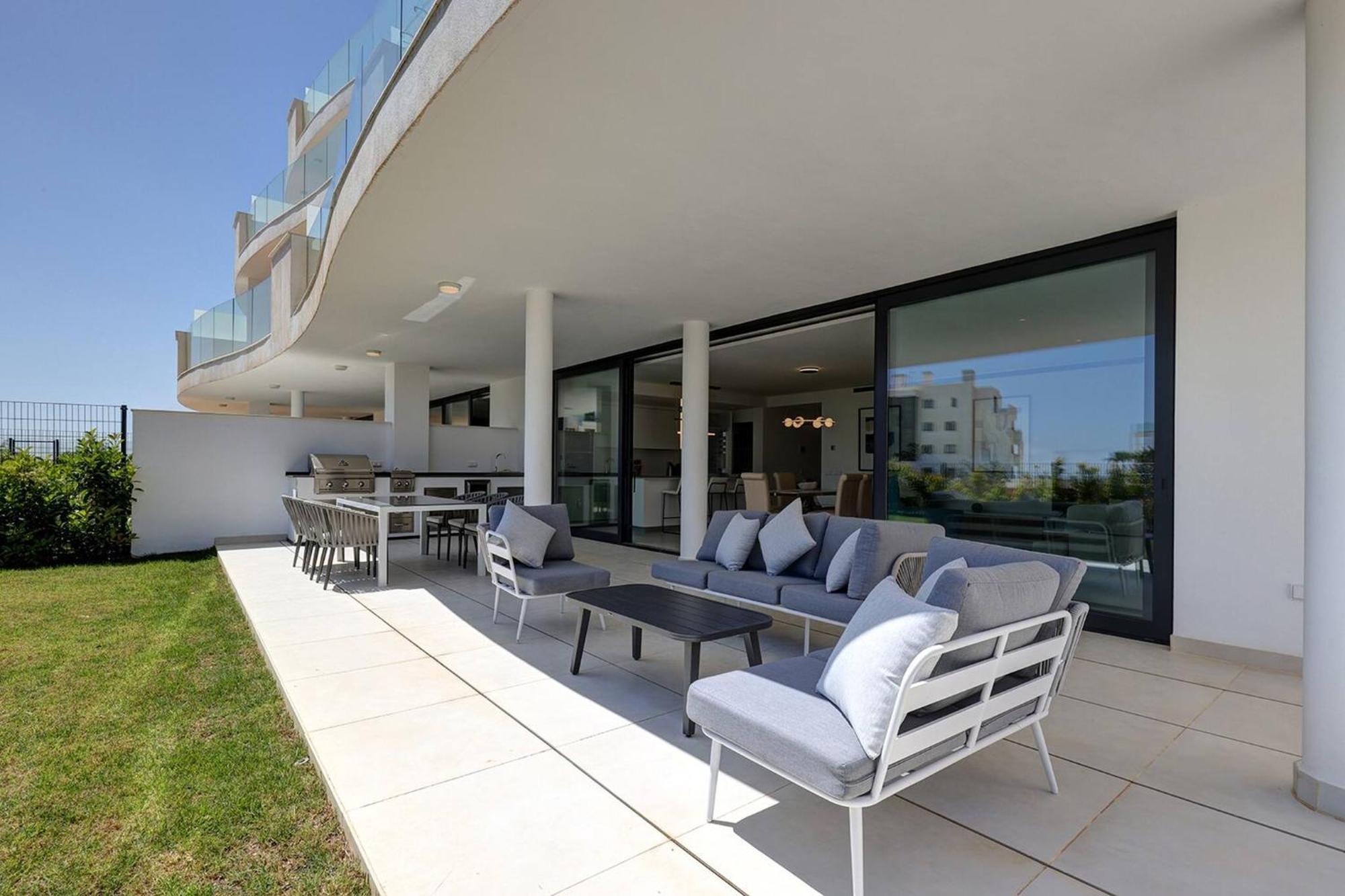 Apartment 092 - Modern, Spacious El Higueron With Private Garden & Bbq *