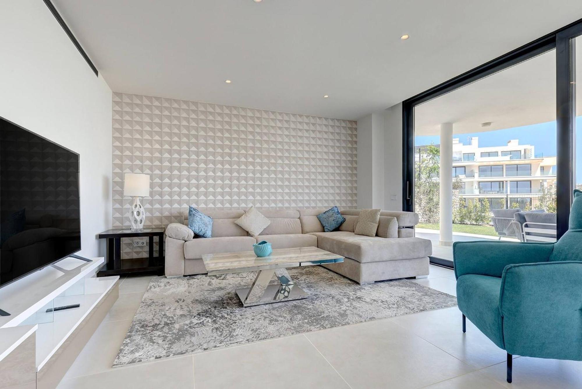 Apartment 092 - Modern, Spacious El Higueron With Private Garden & Bbq Malaga