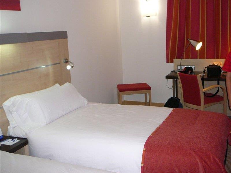 Express Airport By Ihg Hotel 3*