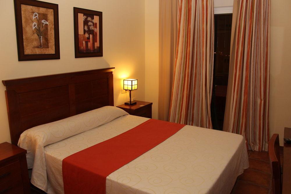 Casa Vazquez Hotel 2*