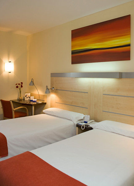 Express Airport By Ihg Hotel 3*