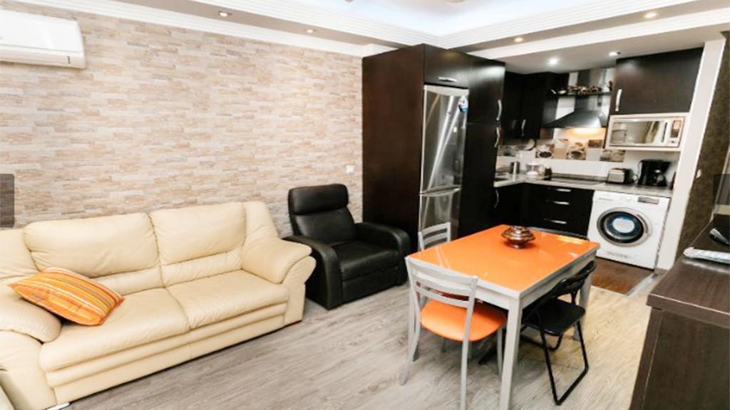 Apartment Center 2 *