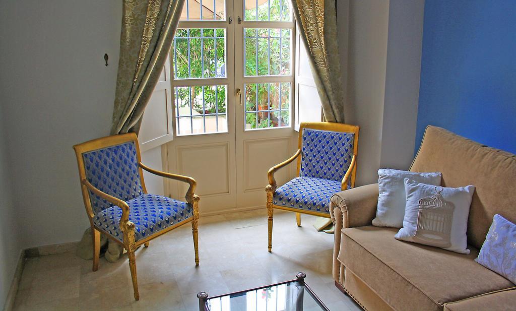 La Casa Azul + Bed & Breakfast