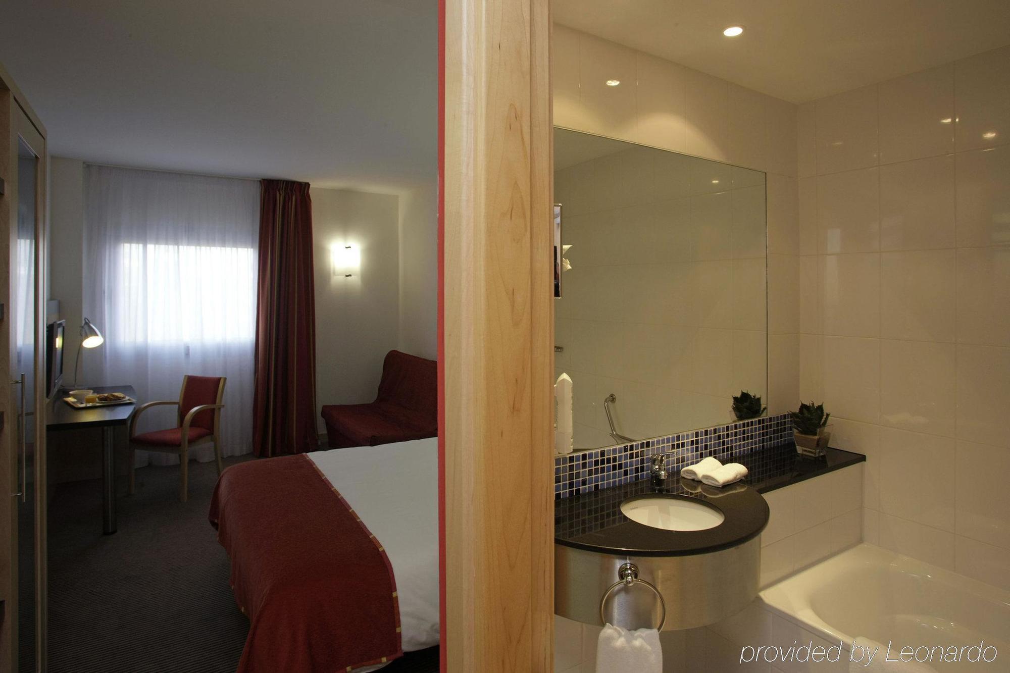 Express Airport By Ihg Hotel