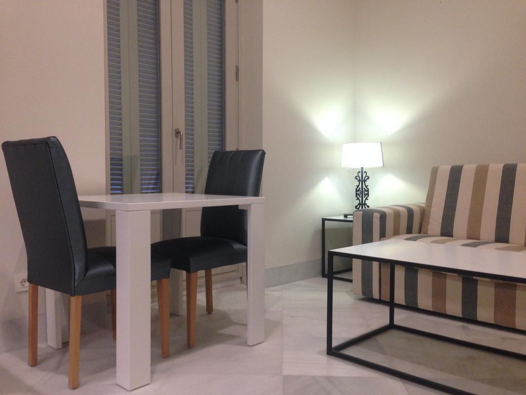 Urbanliving Picasso Apartment