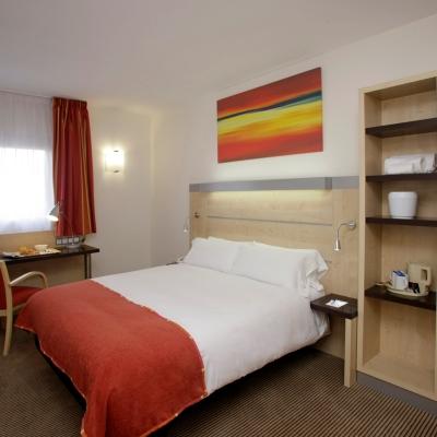 Express Airport By Ihg Hotel