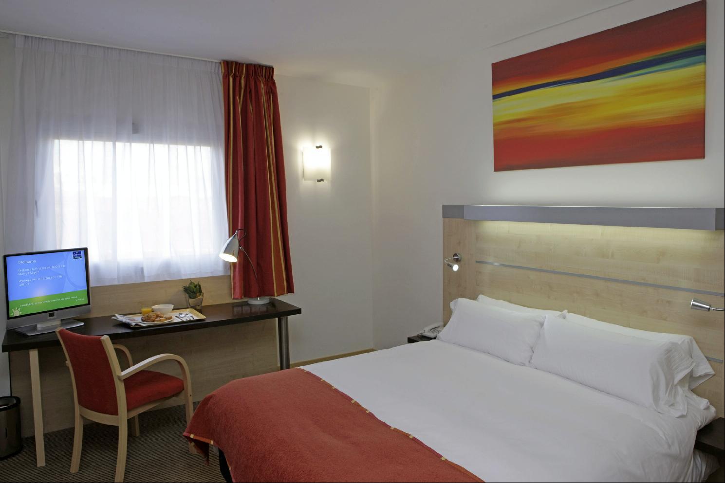 Hotel Express Airport By Ihg