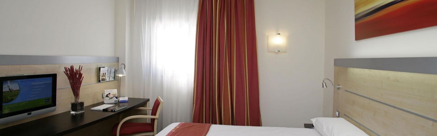Express Airport By Ihg Hotel 3*
