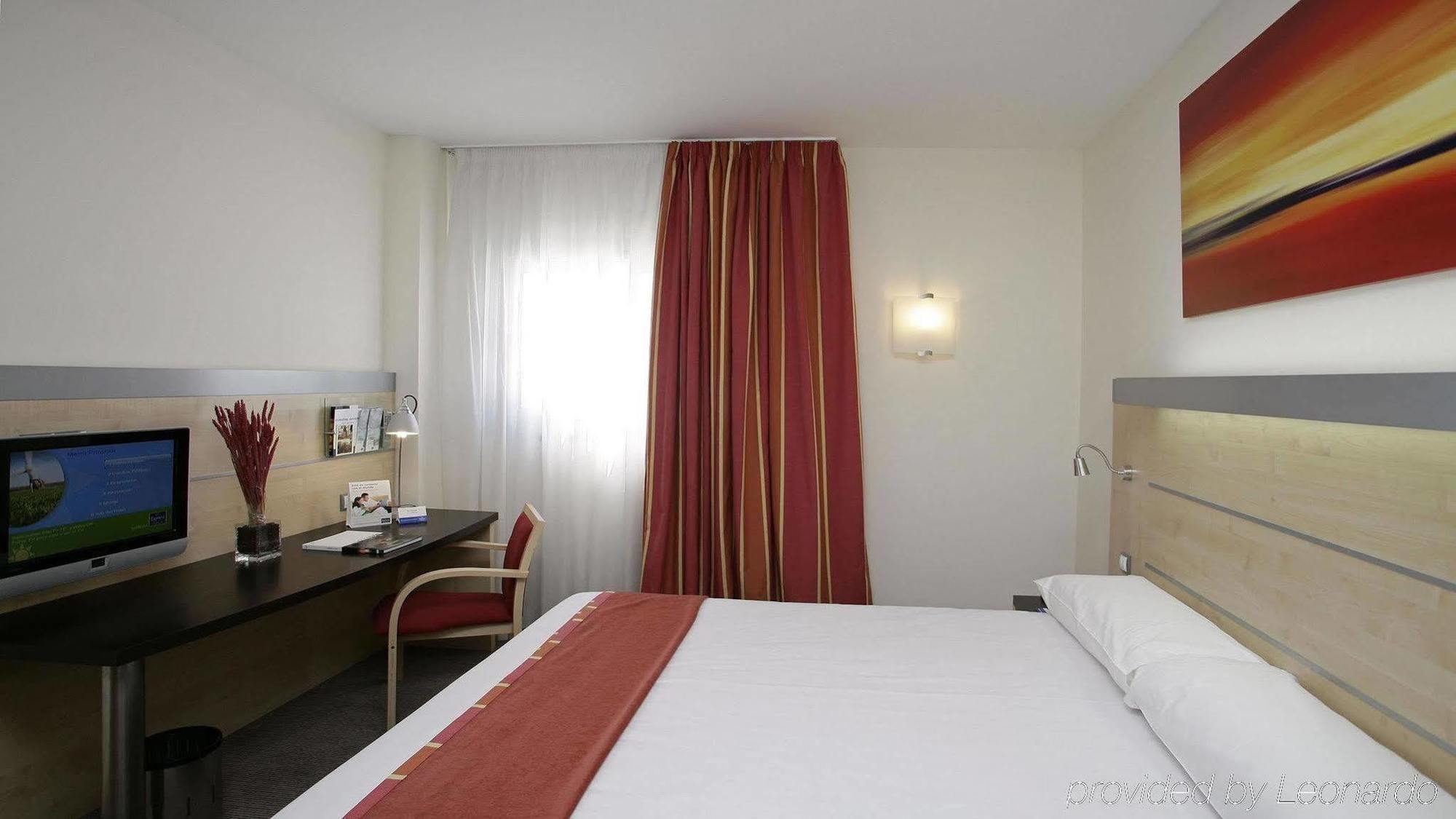 Hotel Express Airport By Ihg 3*