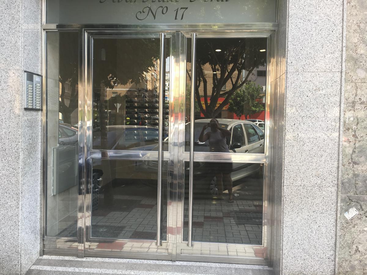 Homestay Cerca De Aeropuerto, Metro ,bus