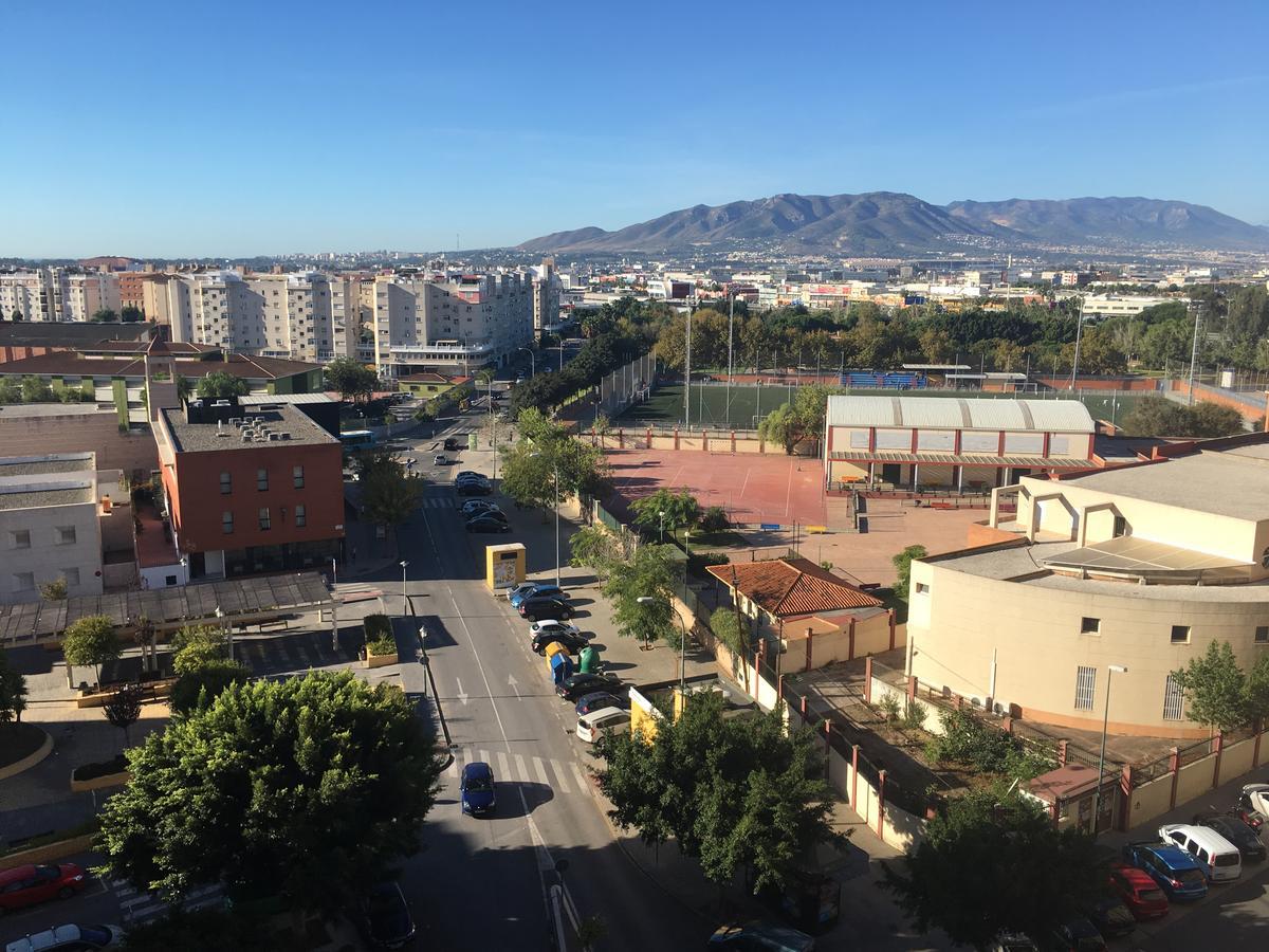 Homestay Cerca De Aeropuerto, Metro ,bus *
