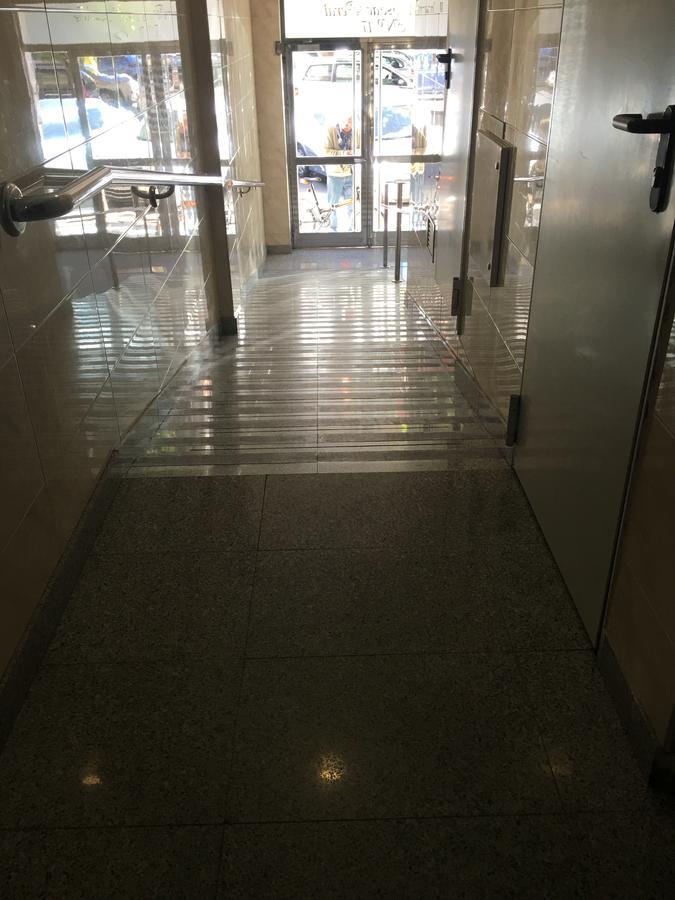 Cerca De Aeropuerto, Metro ,bus *