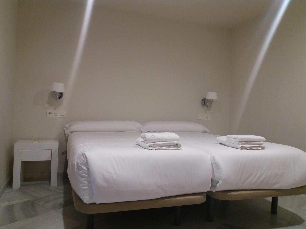 Urbanliving Picasso Apartment