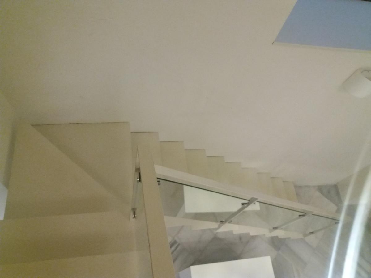 Urbanliving Picasso Apartment *