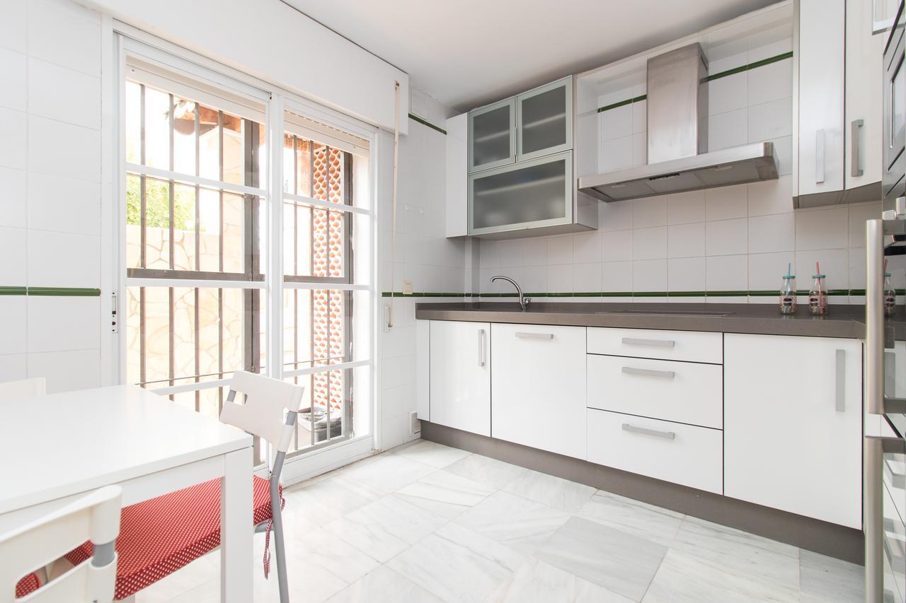 C46 - House With Garden & Pool In Apartment *