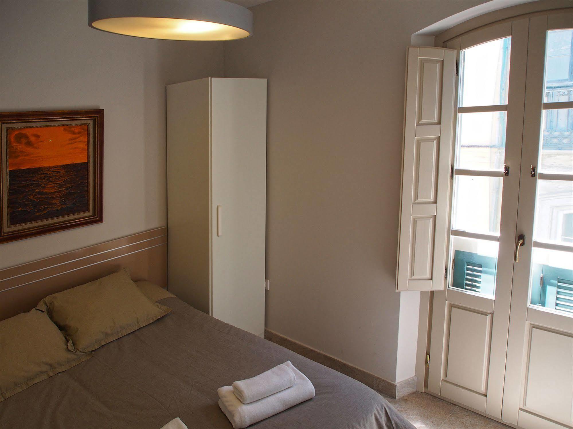 Urban Apartment *