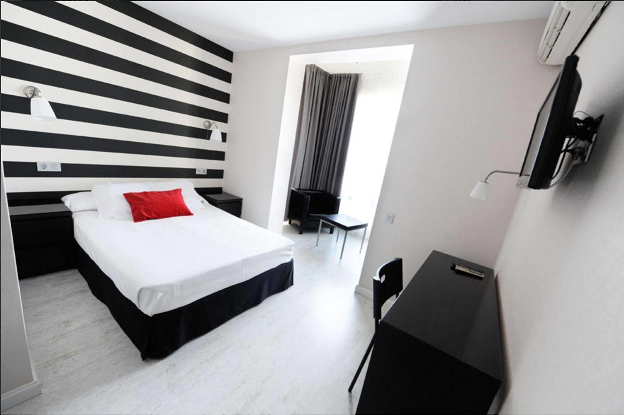 Domus Hotel *