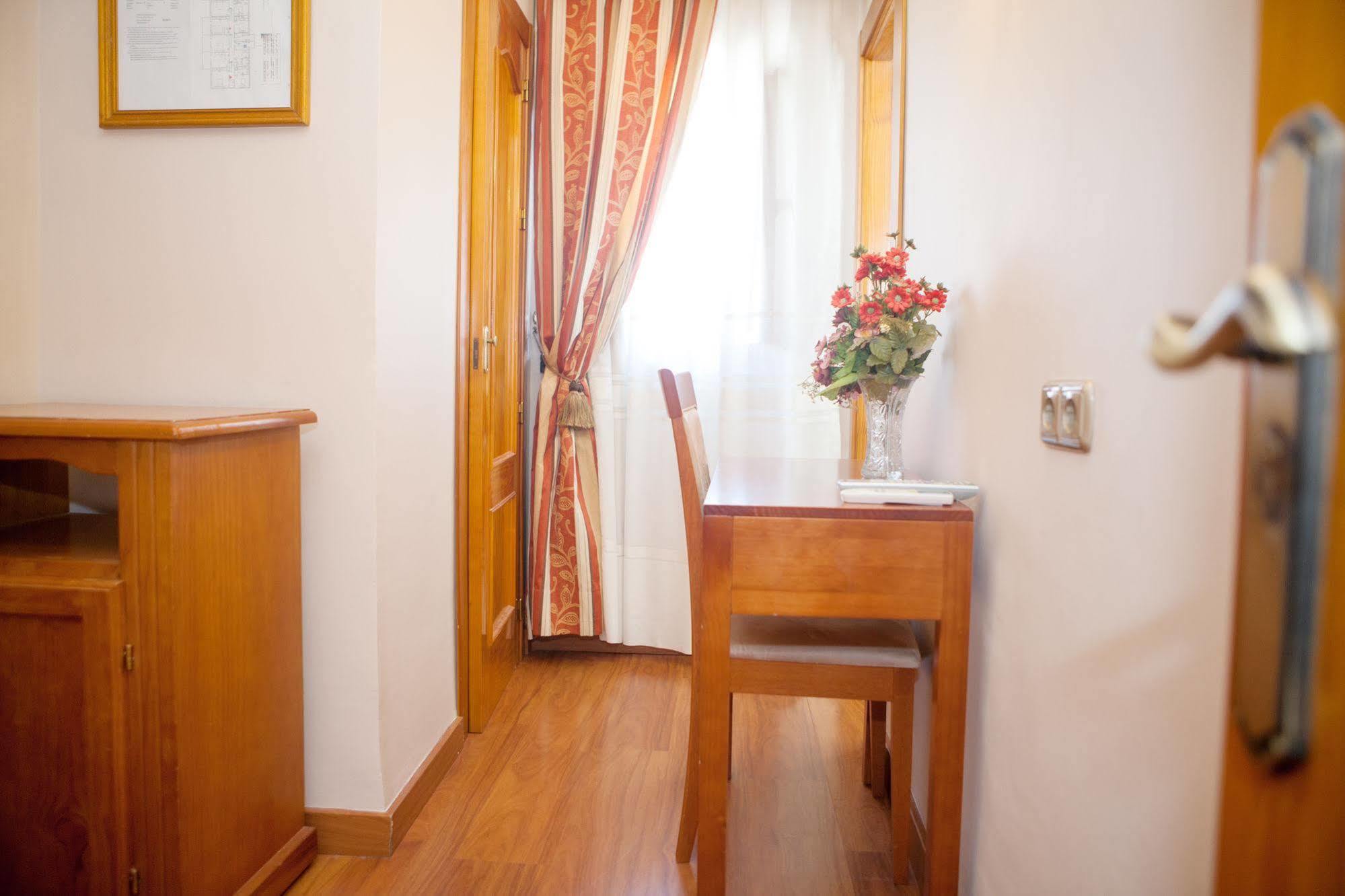 Alameda Hotel 2*