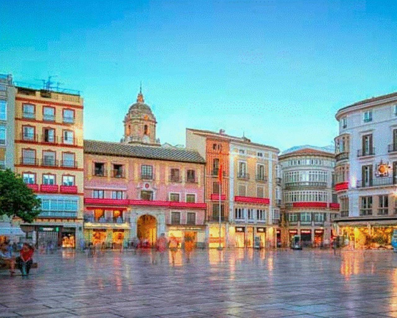 & Away In The Heart Of Historical Town Of *