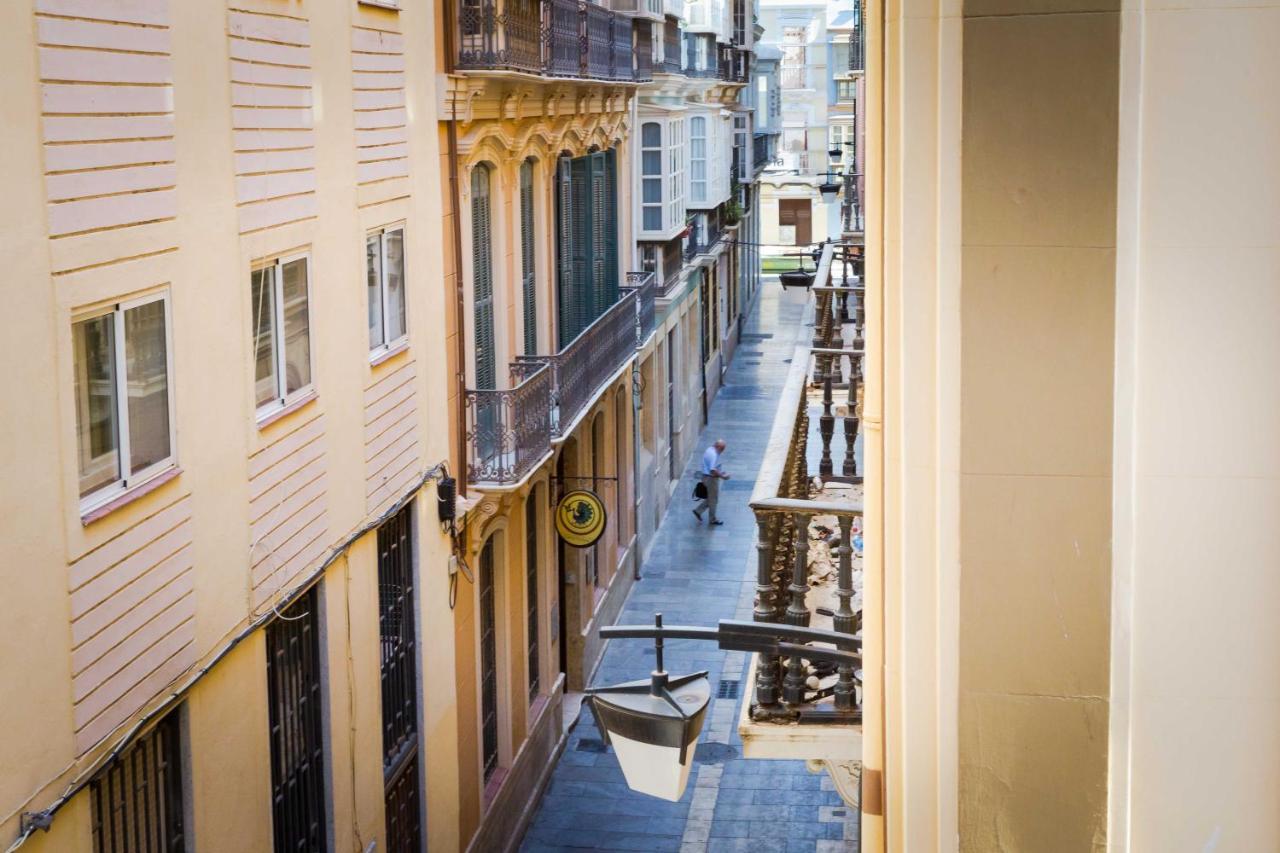 3 Dormitorios Con Balcon Junto Calle Larios Málaga