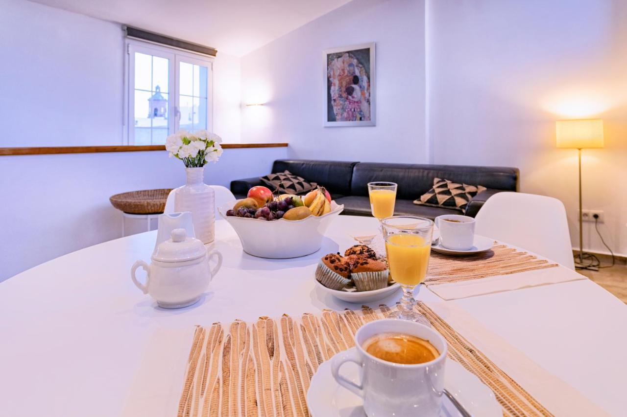 -malagasunapts-private Terrace Penthouse Apartment