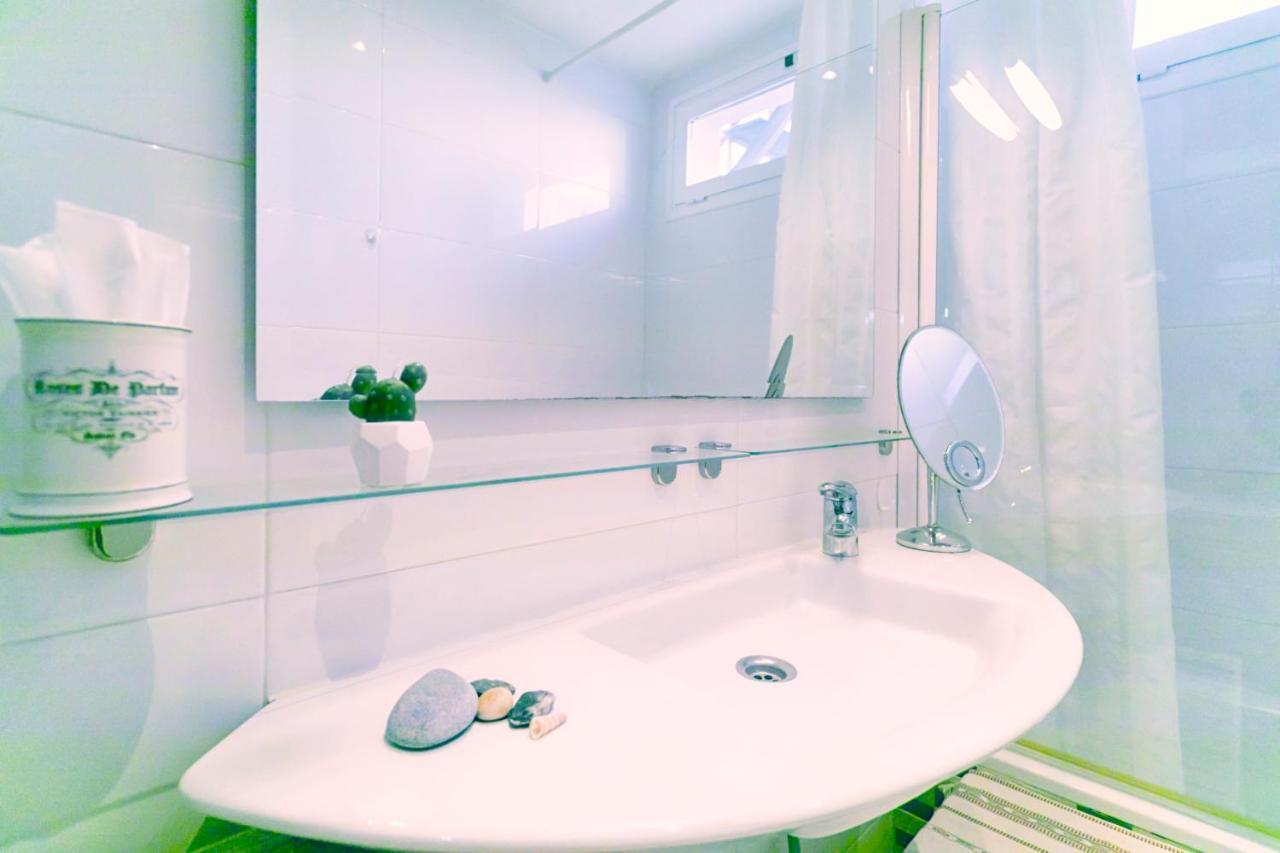 -malagasunapts-private Terrace Penthouse Apartment