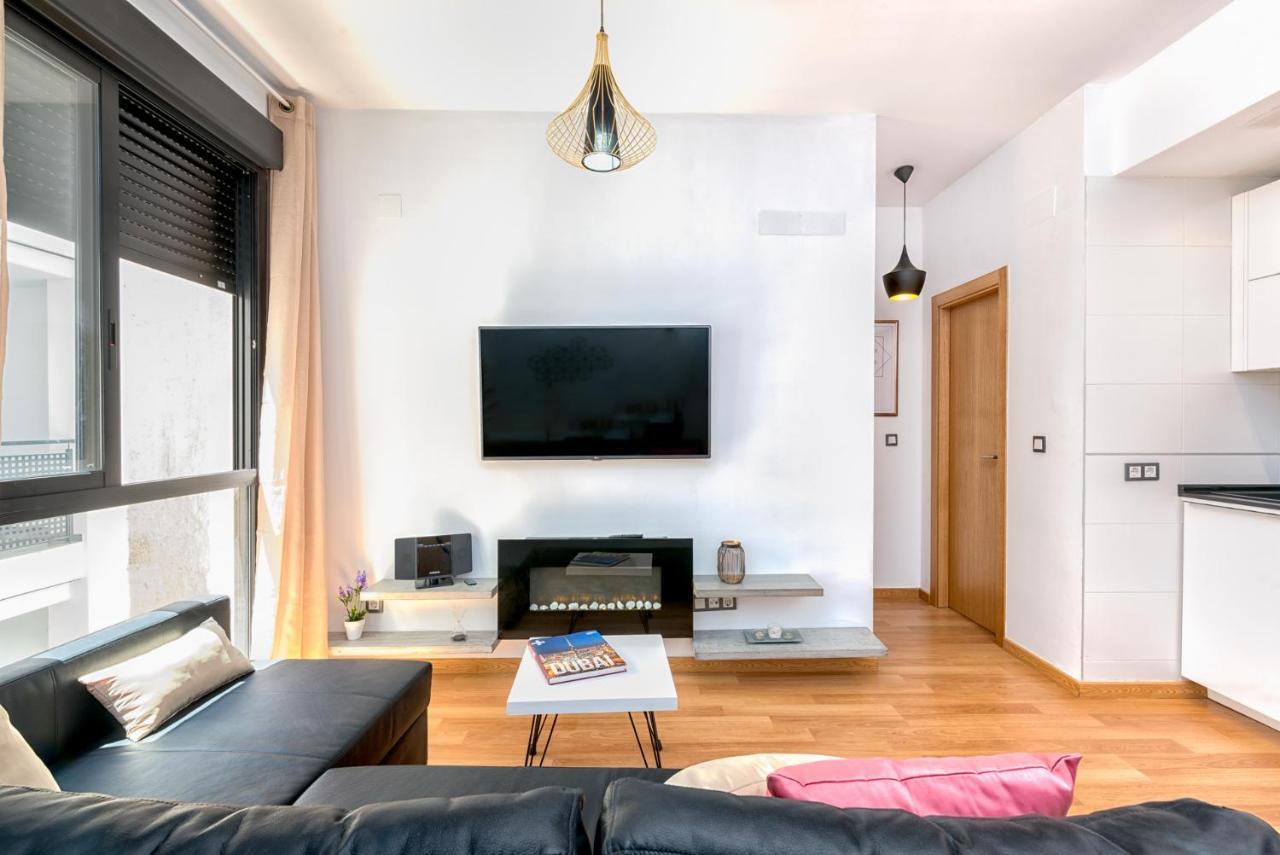 Atico Con Terraza Ac 1Hab En El Centro Y Piscina Comunitaria Apartment *