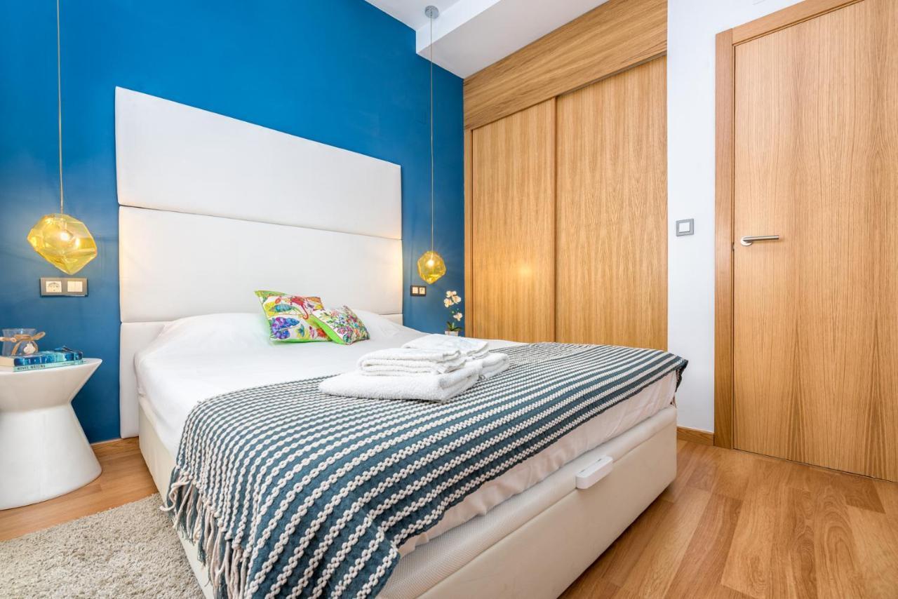 Atico Con Terraza Ac 1Hab En El Centro Y Piscina Comunitaria Apartment *