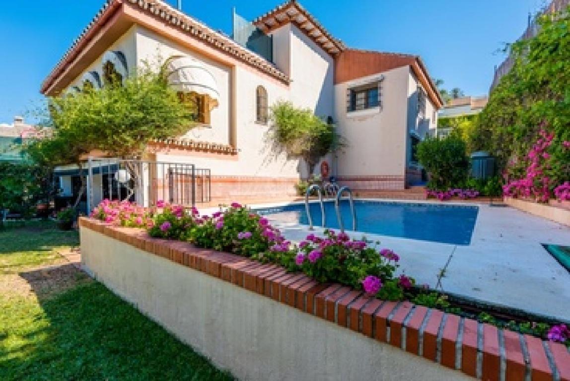 With Private Pool,near The , Bbq, Wifi