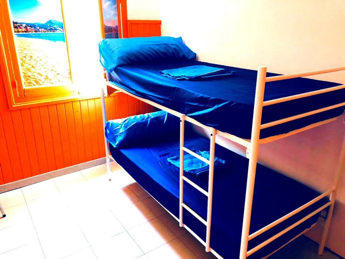 Larios Cool Hostel *