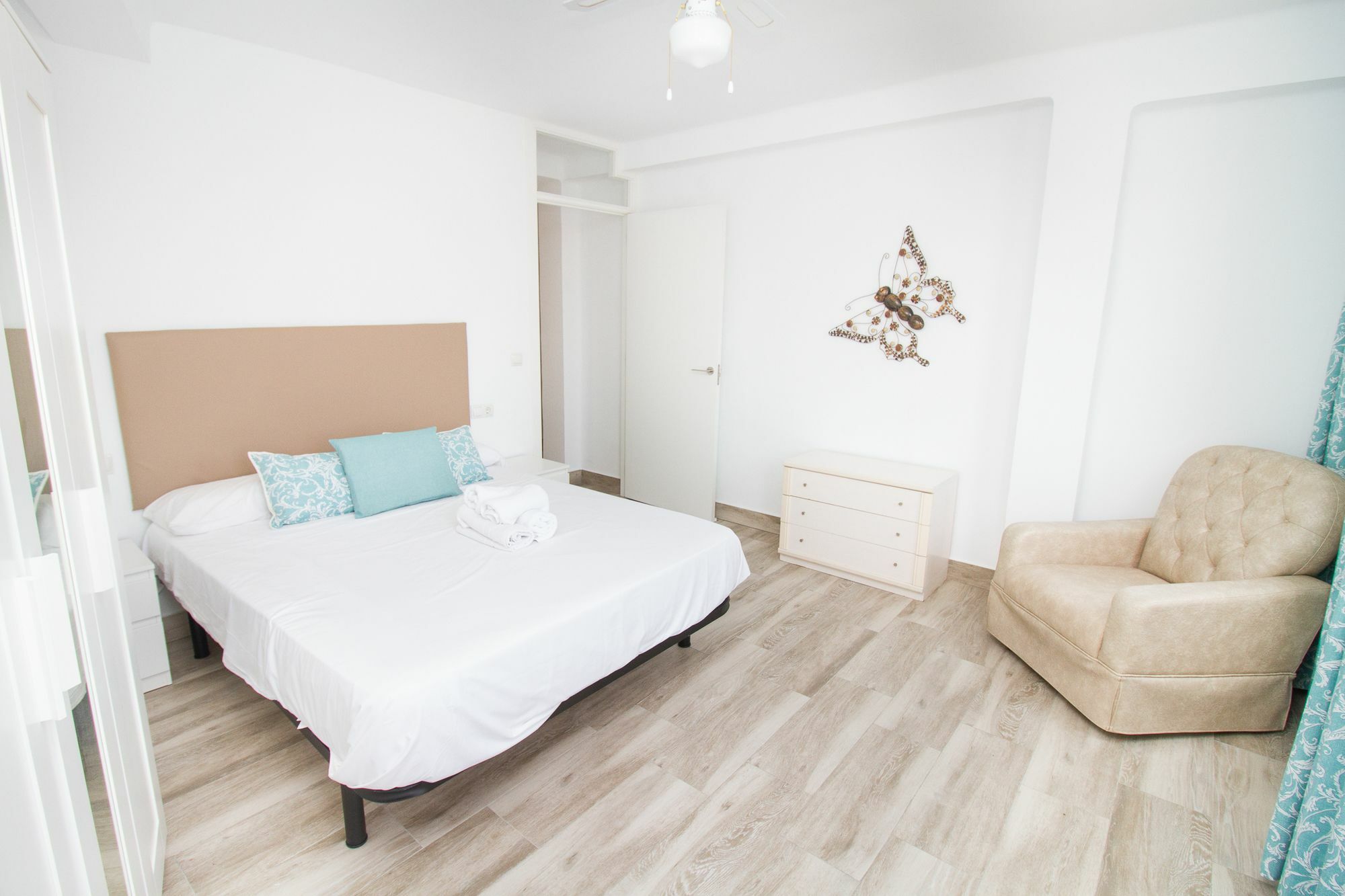 Apartment Modish 3 Bedroom In By La Recepcion Malaga