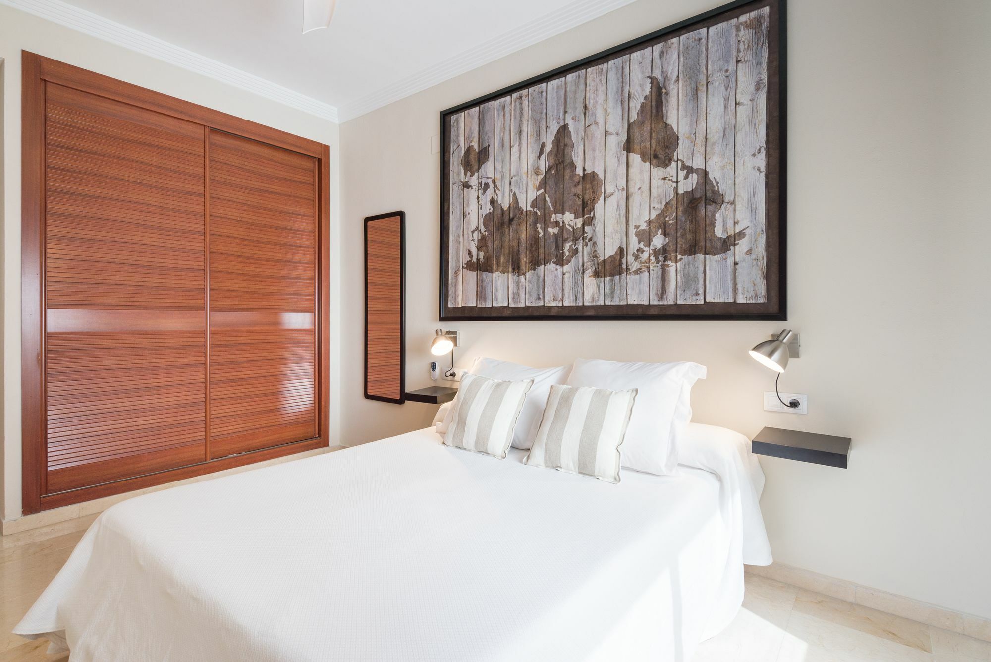 Colon Relax & Quiet Business & Family *