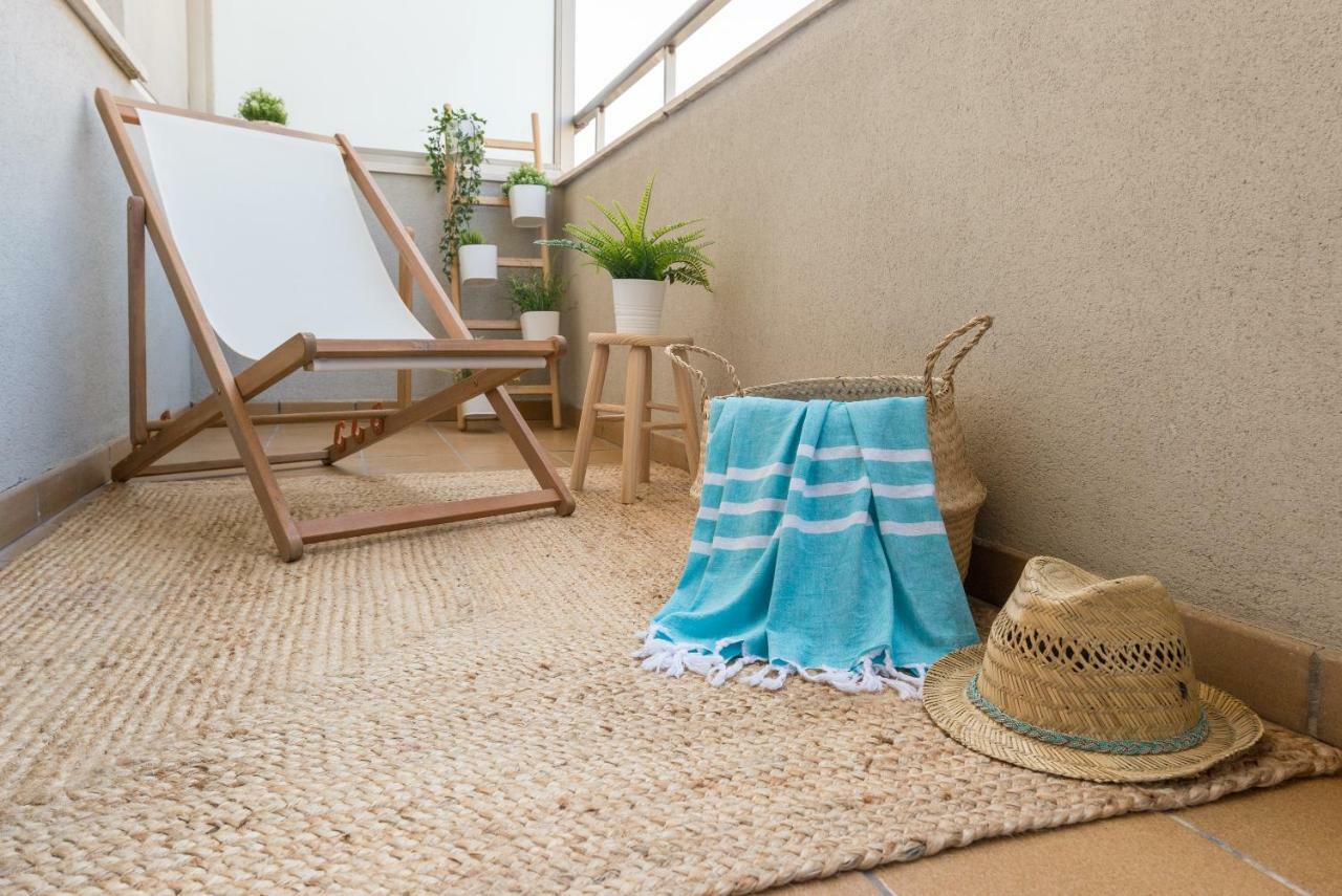 Charming On The - Pool And Parking Apartment *