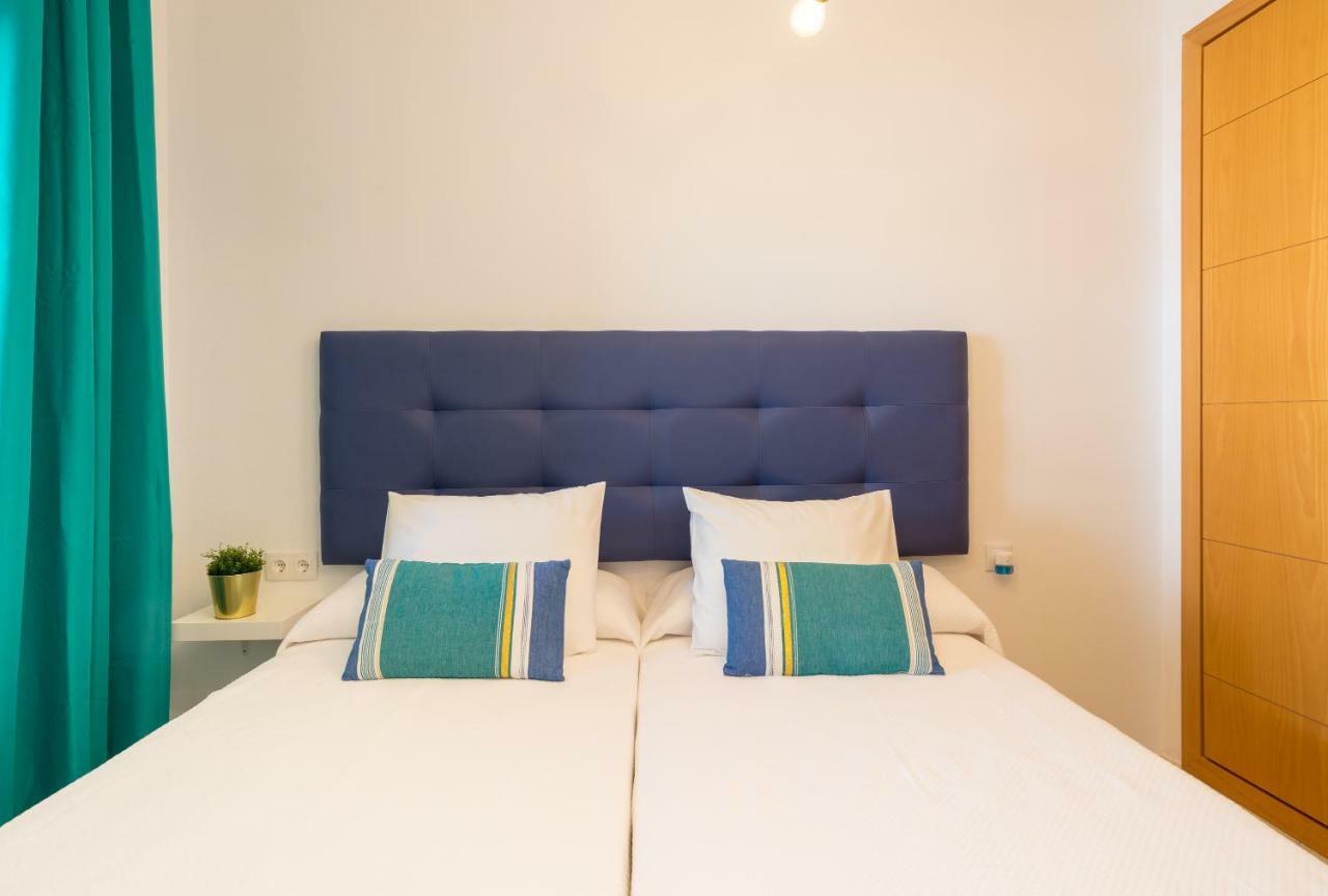 Charming On The - Pool And Parking Apartment *