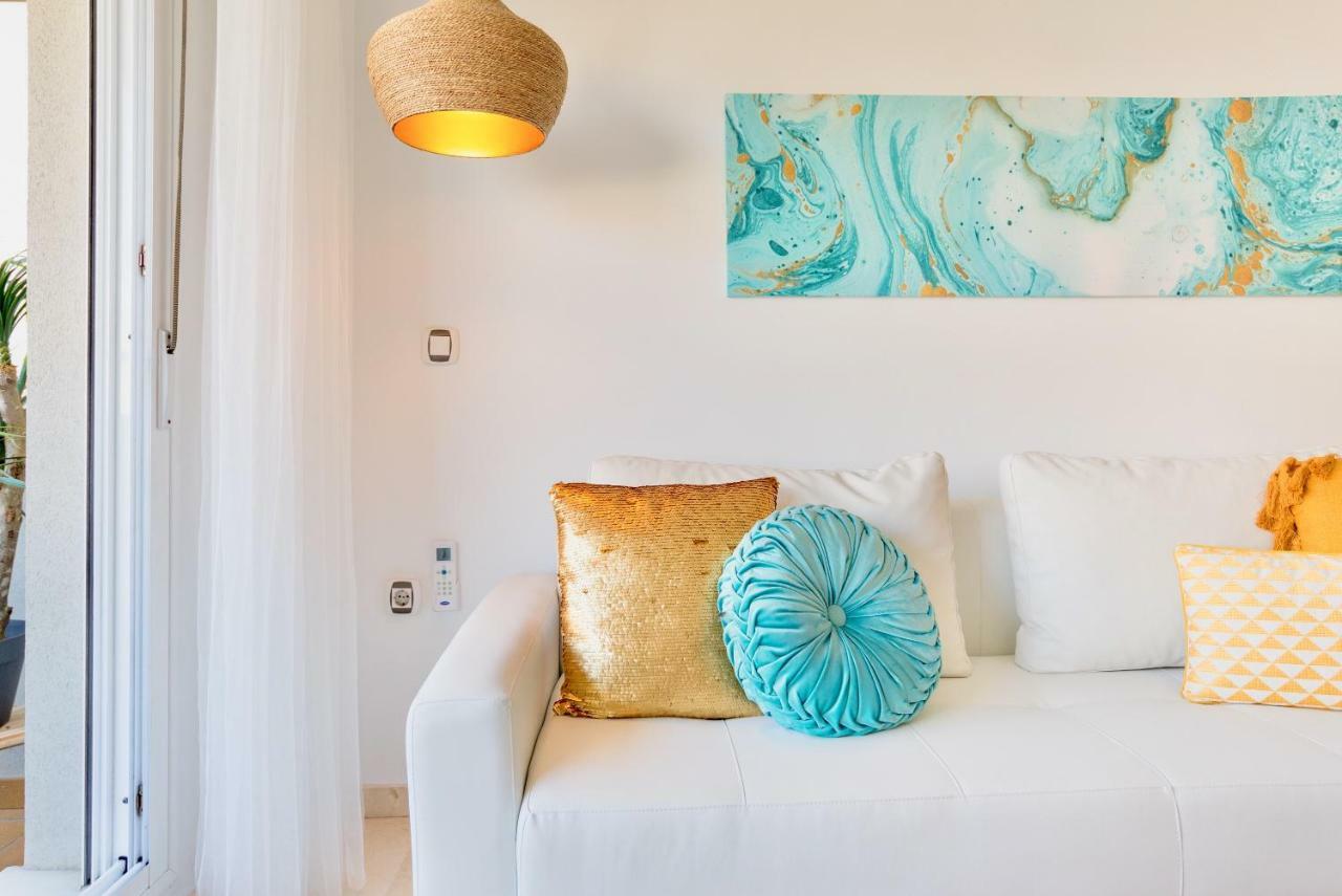 Charming On The - Pool And Parking Apartment *