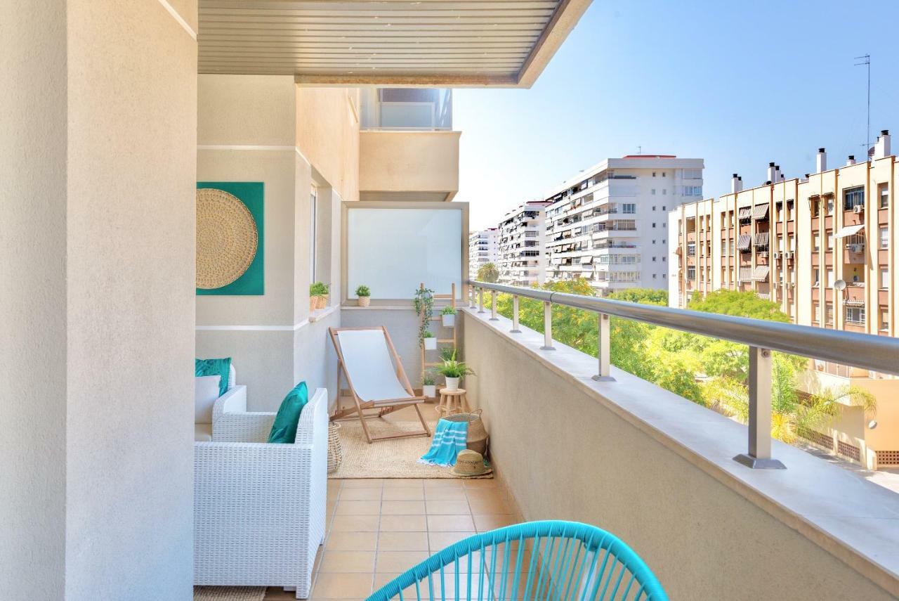 Charming On The - Pool And Parking Apartment