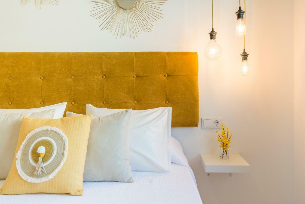 Charming On The - Pool And Parking Apartment *