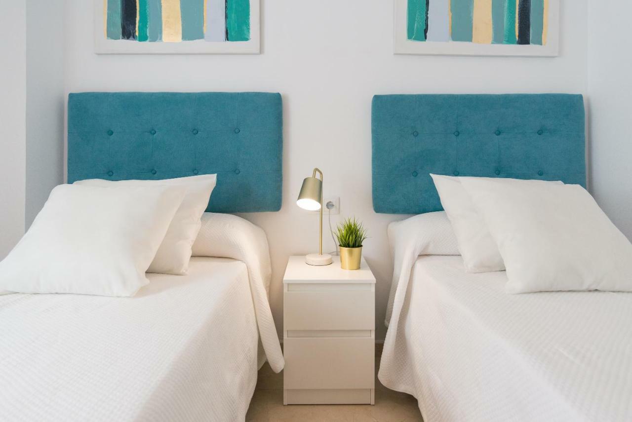 Charming On The - Pool And Parking Apartment Malaga