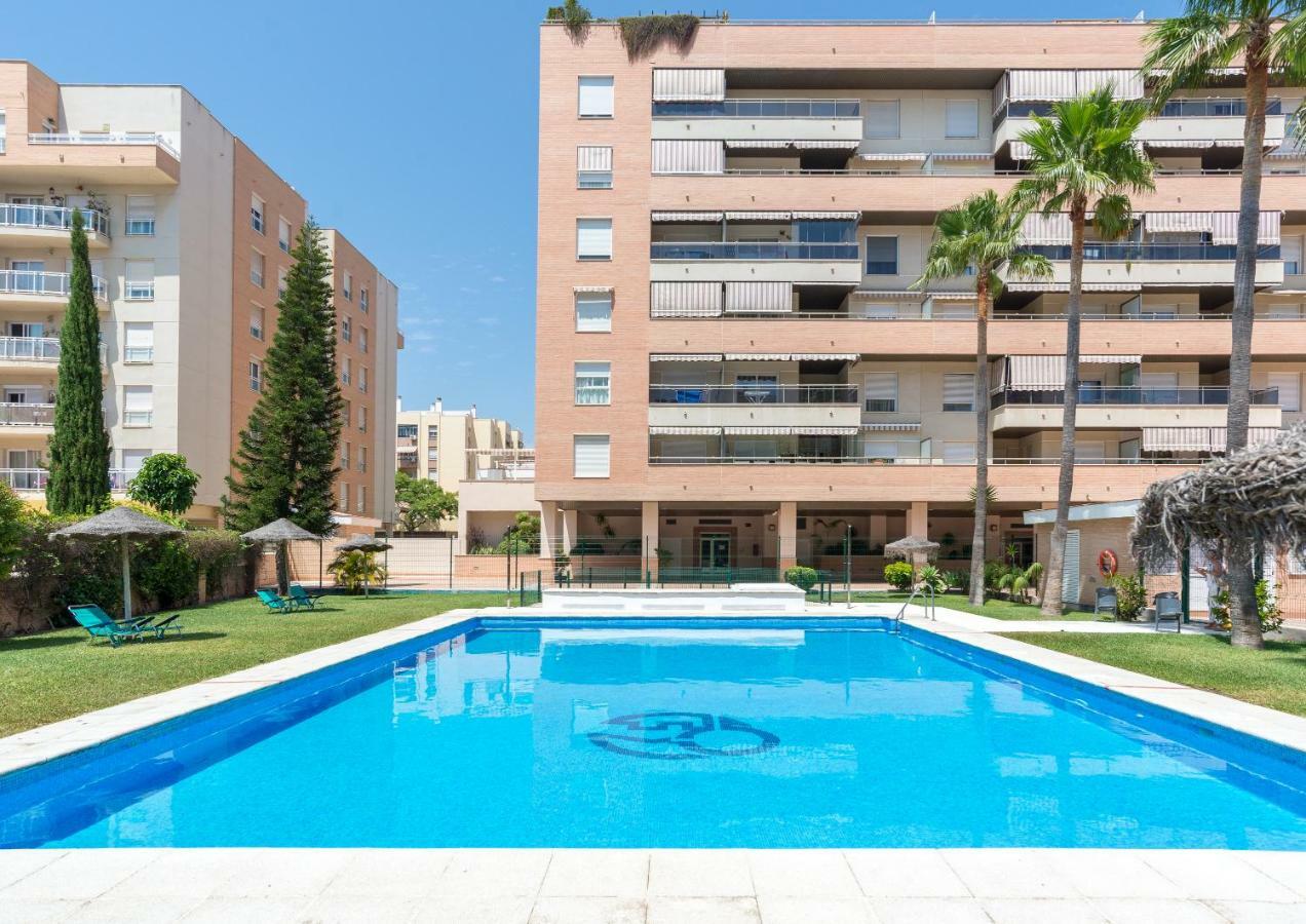 Charming On The - Pool And Parking Apartment *