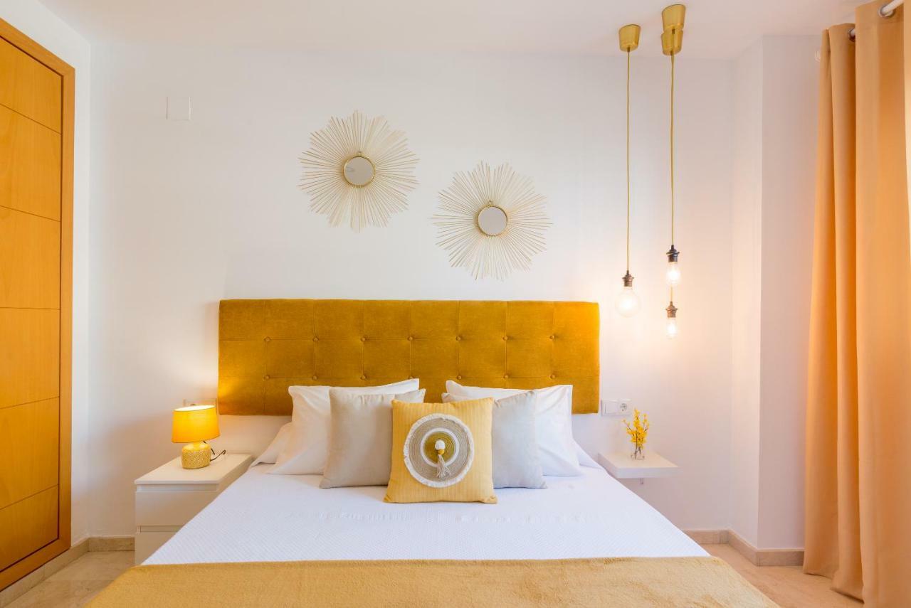 Charming On The - Pool And Parking Apartment