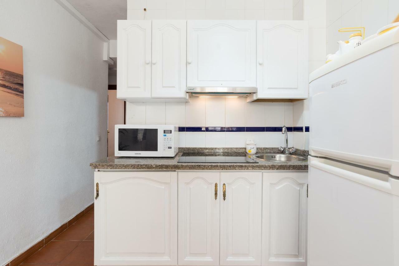 Mp3-bright Beachfront 1-bedroom Apt Walk To Old Town Apartment Malaga