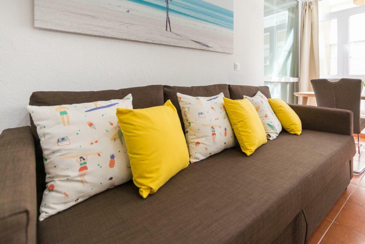 Mp3-bright Beachfront 1-bedroom Apt Walk To Old Town Apartment Malaga
