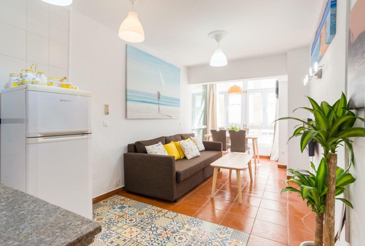 Mp3-bright Beachfront 1-bedroom Apt Walk To Old Town Apartment Malaga
