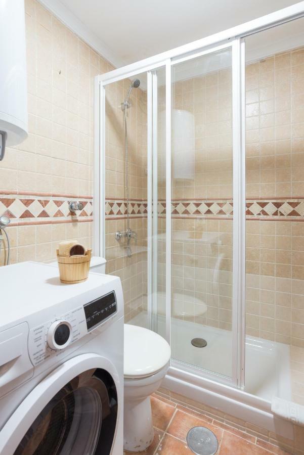 Mp3-bright Beachfront 1-bedroom Apt Walk To Old Town