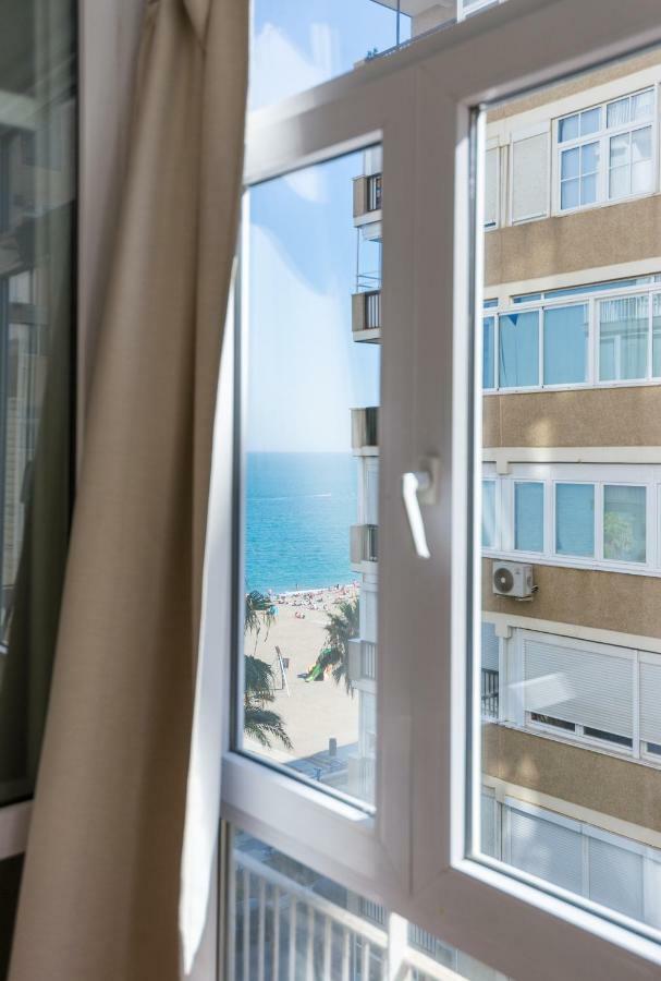 Mp3-bright Beachfront 1-bedroom Apt Walk To Old Town Apartment Malaga