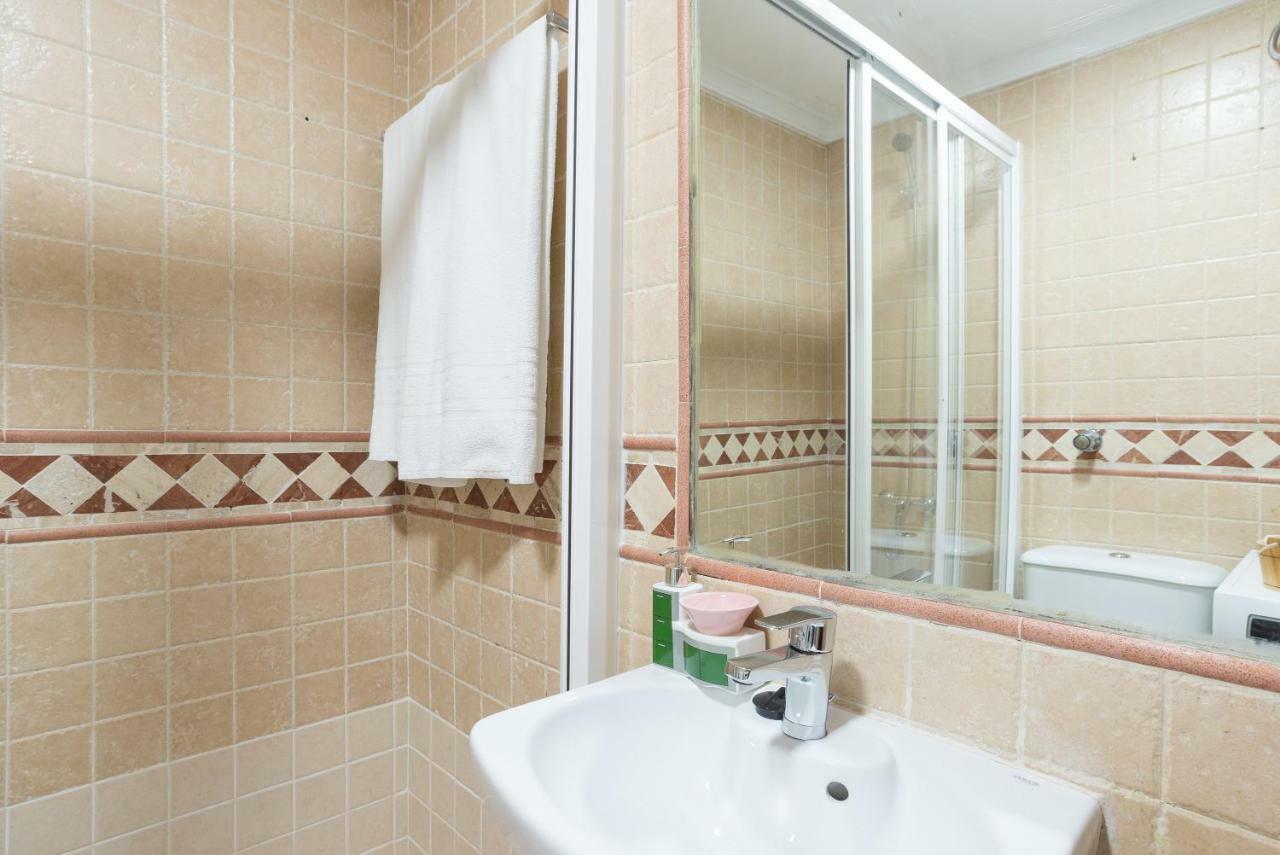 Mp3-bright Beachfront 1-bedroom Apt Walk To Old Town * Malaga