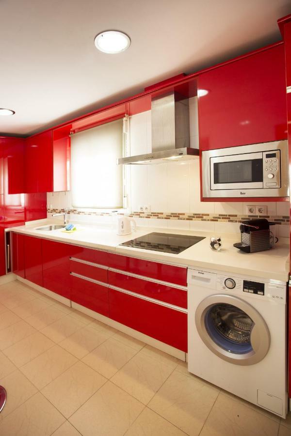 Modern, Comfortable & Bright Apartment *