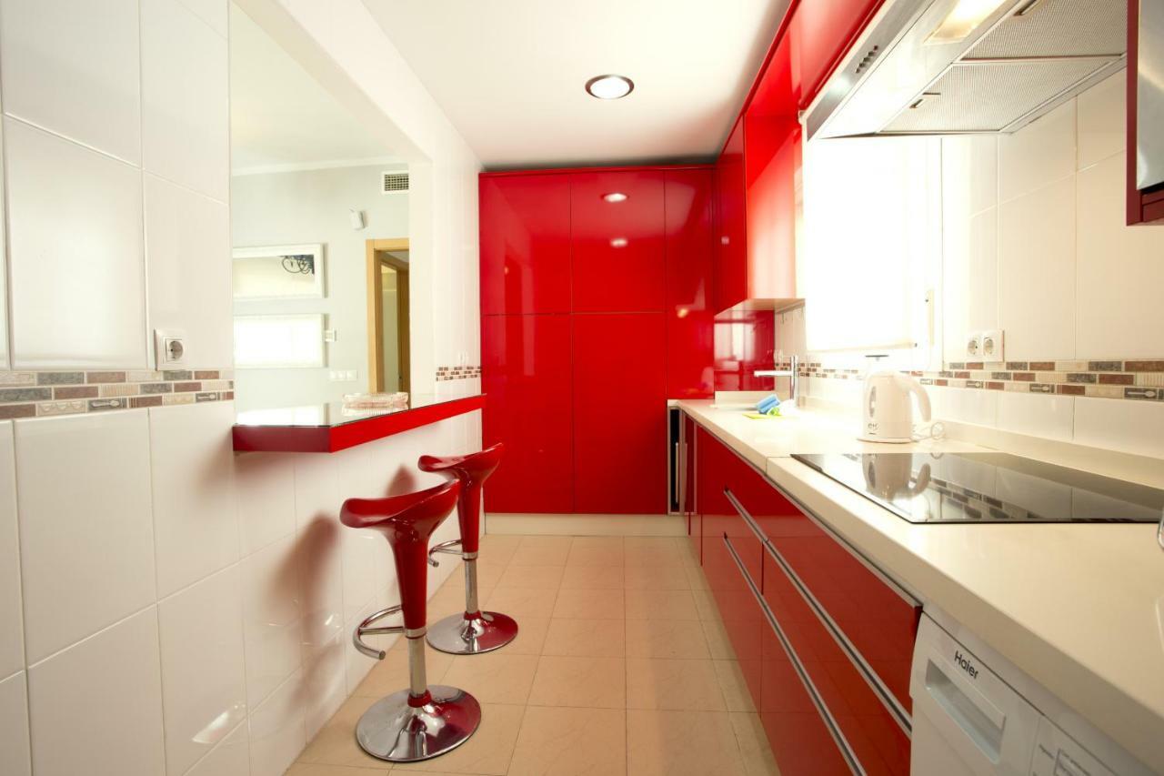 Modern, Comfortable & Bright Apartment *